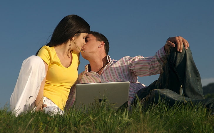 HD wallpaper: gray laptop computer, couple, love, kiss, notebook, walk,  women | Wallpaper Flare