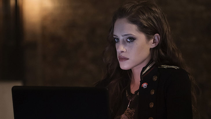 carly chaikin, mr robot, tv shows, one person, wireless technology