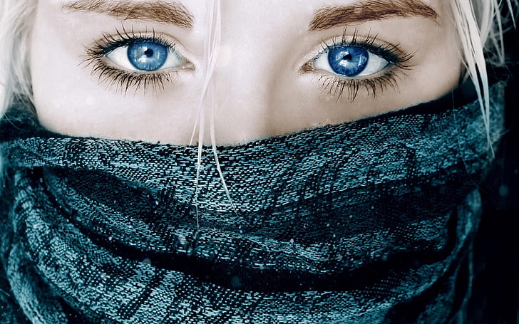 women's brown and gray scarf, woman with blue eyes taking selfie
