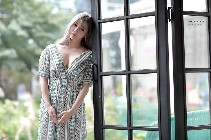 Han Ga Eun, Asian, low neckline, V-neck, cleavage, women outdoors, HD wallpaper