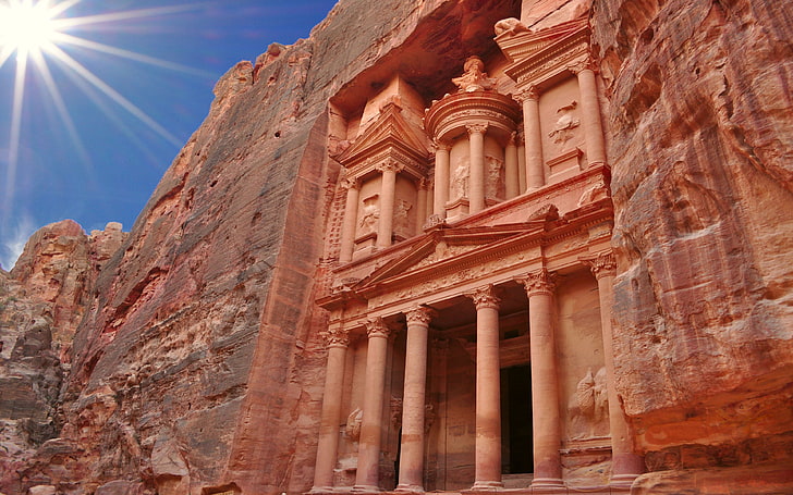 Petra Luxurious Temple With A Facade In Greek Style Known Archaeological Site In The Southwestern Desert Of Jordan Graves Temples Engraved In Pink Sand Rock, HD wallpaper