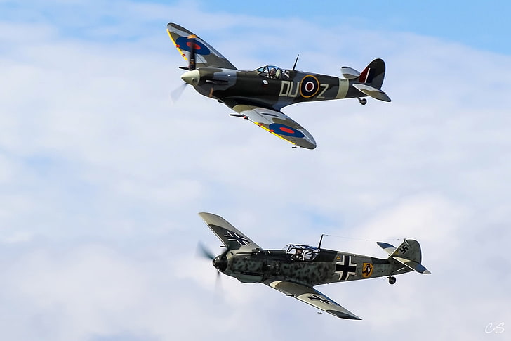 two multicolored fighter planes, war, dogfight, Supermarine-Spitfire-Mk-Vc, HD wallpaper
