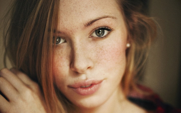 woman's face, women, redhead, brunette, freckles, blue eyes, blurred, HD wallpaper