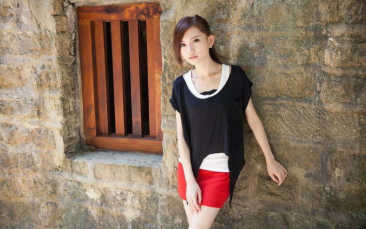 Pure seductive beauty outdoor pictures Desktop Wal.., women's black and white top and red shorts, HD wallpaper