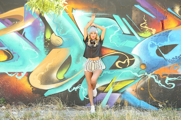 blonde, Cara Mell, graffiti, headsets, sneakers, full length, HD wallpaper