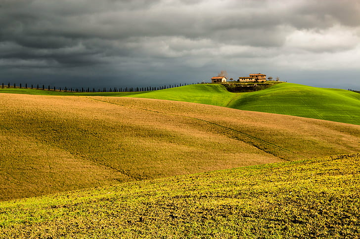 landscape photo of grass field near houses, Arriva, il, Colline