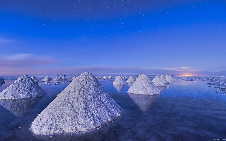 Salt Piles Salar de Uyuni-Windows 10 HD Wallpaper, mountain wallpaper] HD wallpaper