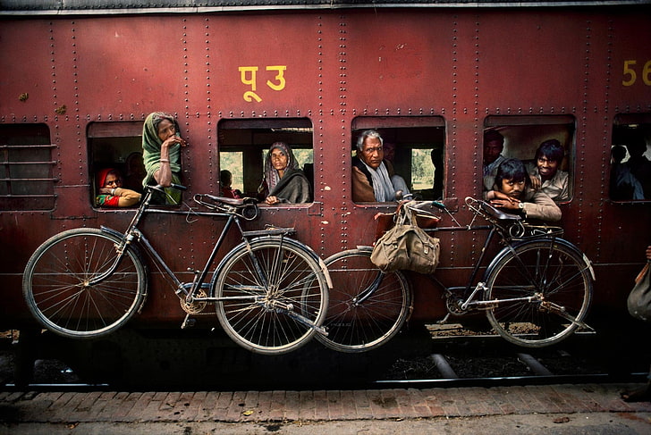 two black and gray commuter bikes, Steve McCurry, India, train station