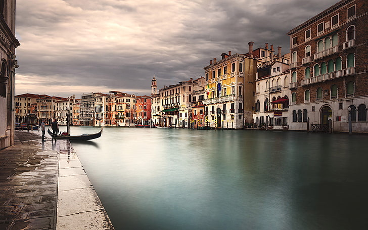 Alone On Canale Grande Venice Italy Hd Tv Wallpaper For Desktop Laptop Tablet And Mobile Phones 3840×2400