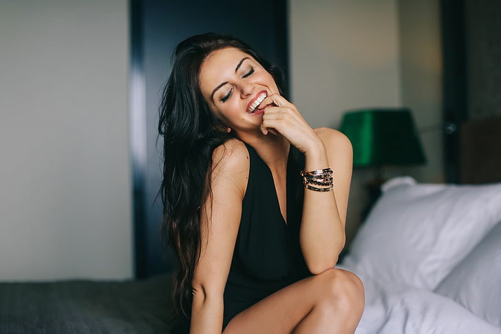 Aurela Skandaj, women, model, smiling, finger in mouth, sitting, HD wallpaper