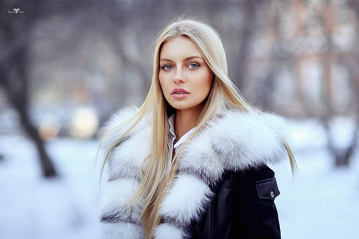 face, straight hair, blonde, women outdoors, black coat, looking at viewer