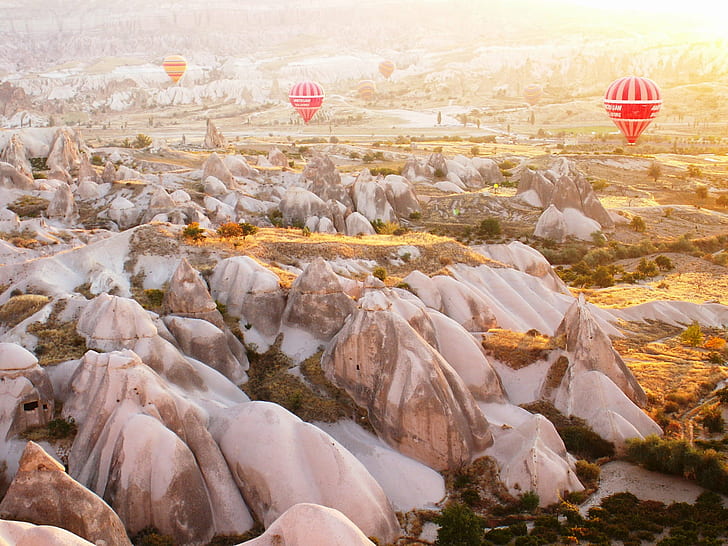 hot air balloon in the air below green grass field and and mountain, cappadocia, cappadocia, HD wallpaper