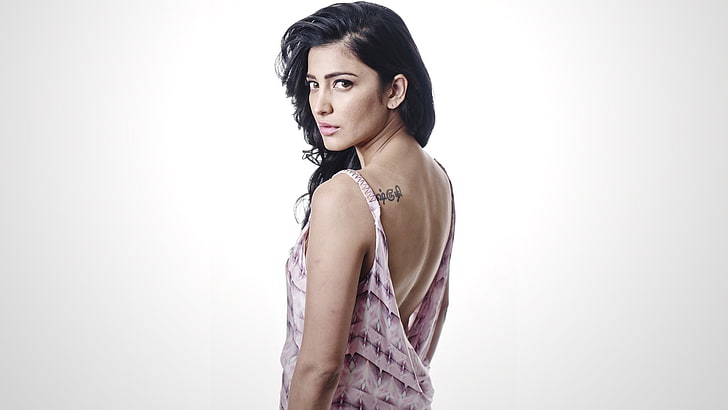 Shruti Haasan says hi in cutest selfie, can you spot her new tattoo? |  IWMBuzz