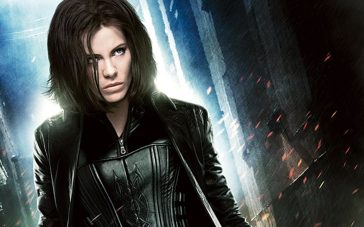 Underworld: Awakening, Kate Beckinsale, Selene, a vampire in a black suit