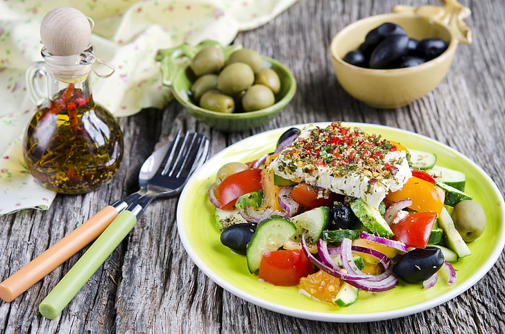 plate of vegetable salad, greens, oil, cheese, tomatoes, olives, HD wallpaper