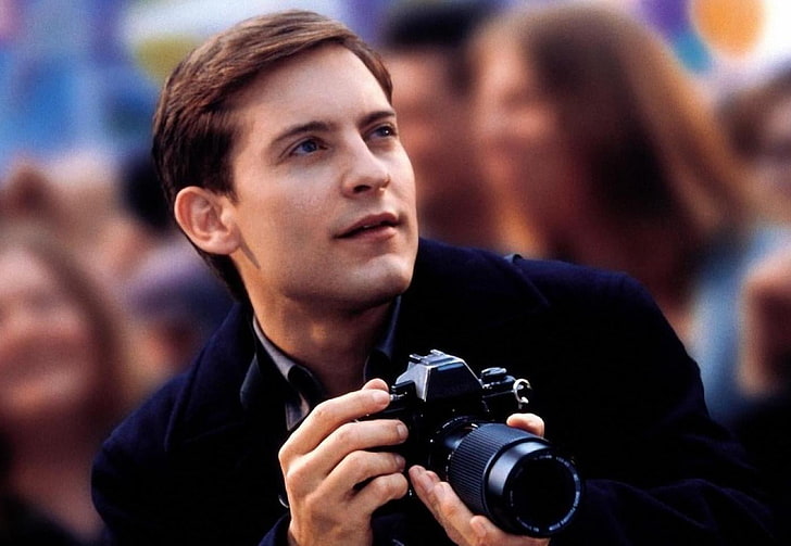 Tobey Maguire With Camera, Tobey Maguire, Hollywood Celebrities