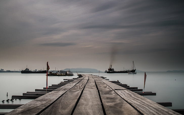 brown wooden sea dock in distant of three ships, georgetown, georgetown, HD wallpaper