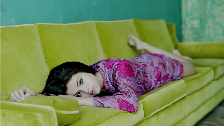 Selena Gomez, women, celebrity, lying on front, black hair, HD wallpaper