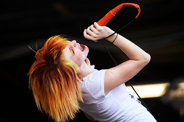 Hayley Williams, girl, concert, microphone, singer, red, paramore, HD wallpaper