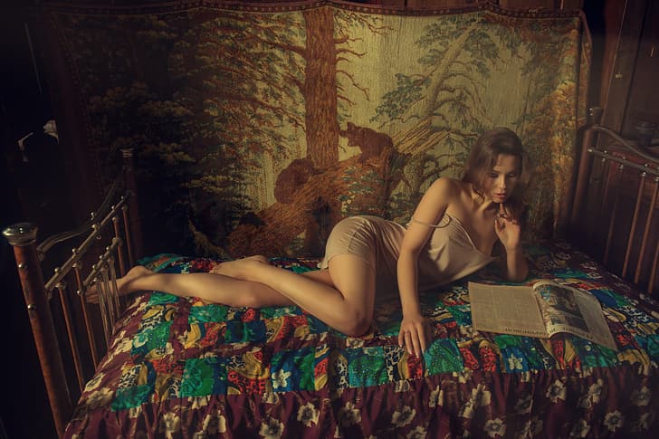 girl, pose, retro, bed, carpet, legs, journal, reading, nightie, HD wallpaper