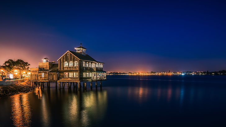 brown wooden house, urban, San Diego, Pier Cafe, city, night, HD wallpaper