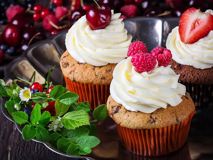Muffins, cakes, cream, berries, dessert, HD wallpaper