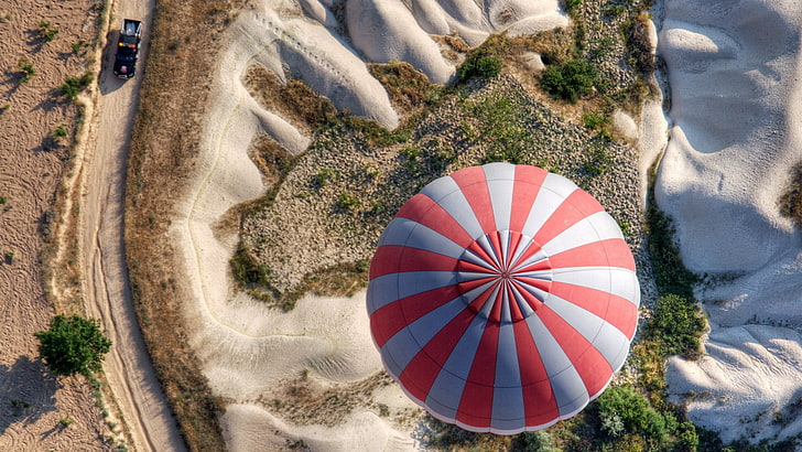 blue and red parachute, landscape, aerial view, nature, hot air balloons, HD wallpaper