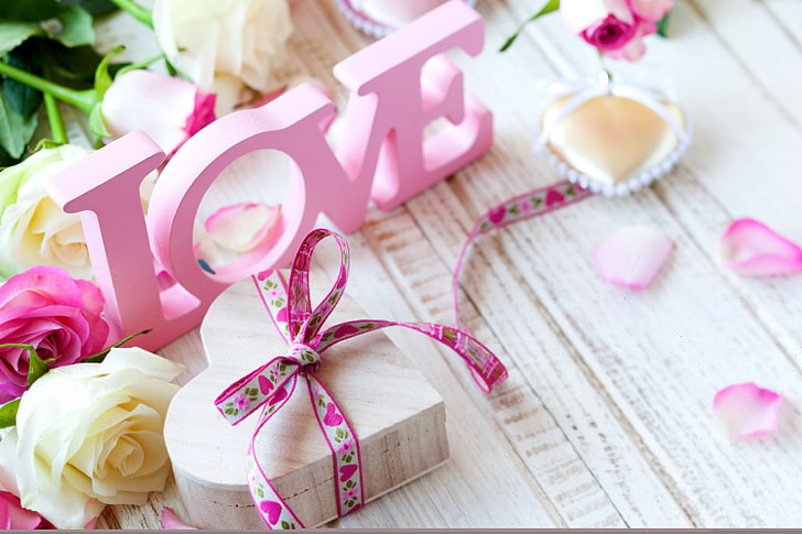 pink Love freestanding decor, romance, heart, roses, romantic, HD wallpaper