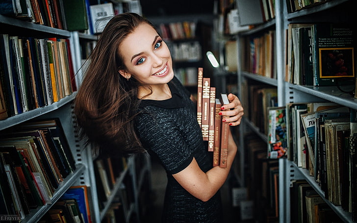 women, Evgeny Freyer, smiling, books, portrait, one person, HD wallpaper