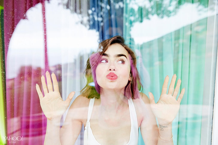 Lily Collins, women, actress, kissing, brunette, humor, one person
