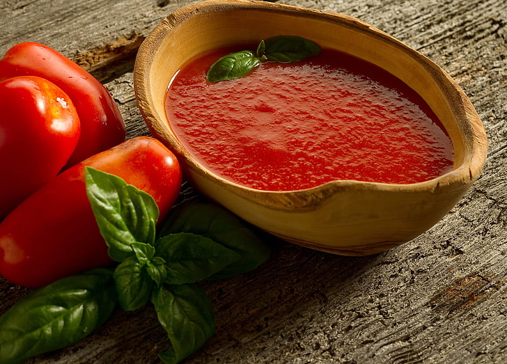 red tomato sauce, tomatoes, juice, kitchen utensils, leaves, table