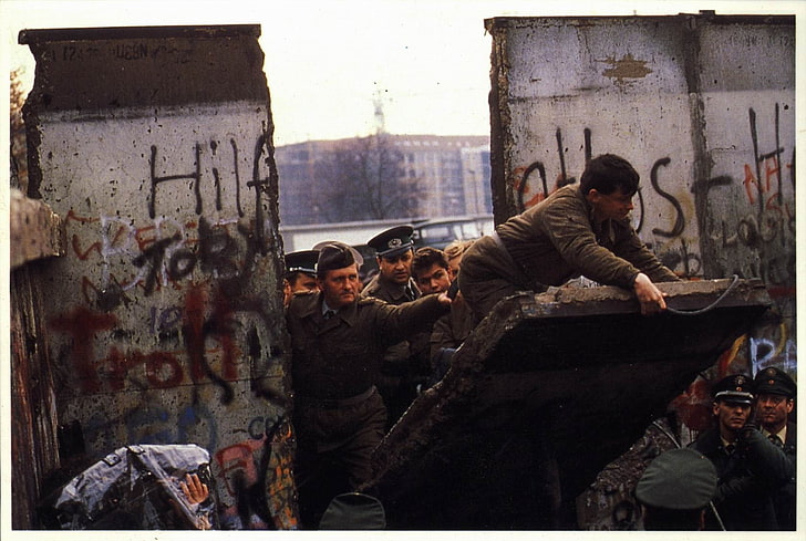 men's brown jacket and brown pants, Berlin, Cold War, berlin wall, HD wallpaper