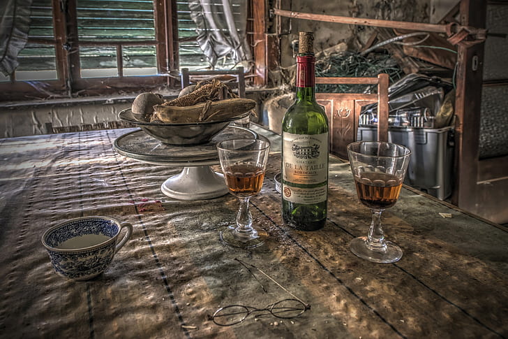 still life, alcohol, bottles, drinking glass, table, HD wallpaper
