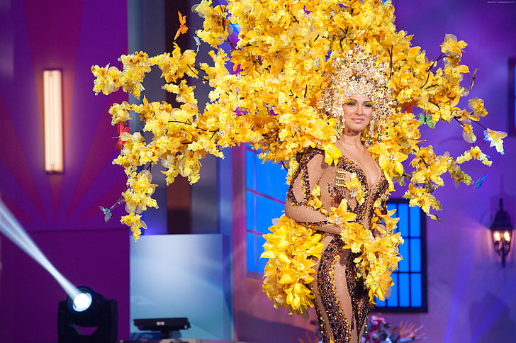 Venezuela, beauty pageant, tree, yellow, Migbelis Castellanos
