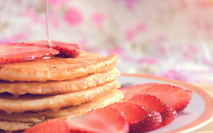 pancake with strawberry slice with glaze of honey, food, pancakes