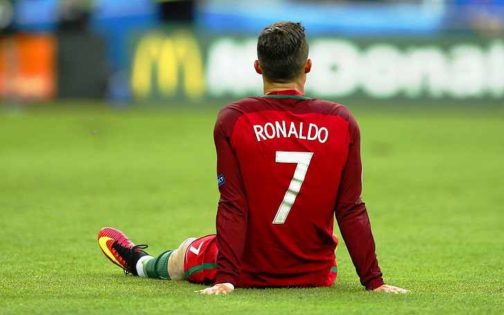 Cristiano Ronaldo Sitting Euro 2016, Cristiano Ronaldo, Sports, HD wallpaper