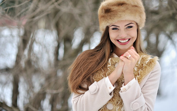 Beautifull Girl smile, mood, face, eyes, hands, gloves, coat, HD wallpaper