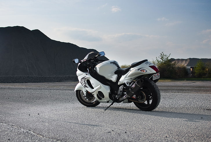 white and black cruiser motorcycle, road, mountains, rear view, HD wallpaper