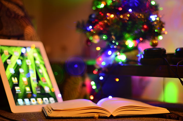 iPad, Christmas, christmas lights, books, bokeh, depth of field, HD wallpaper