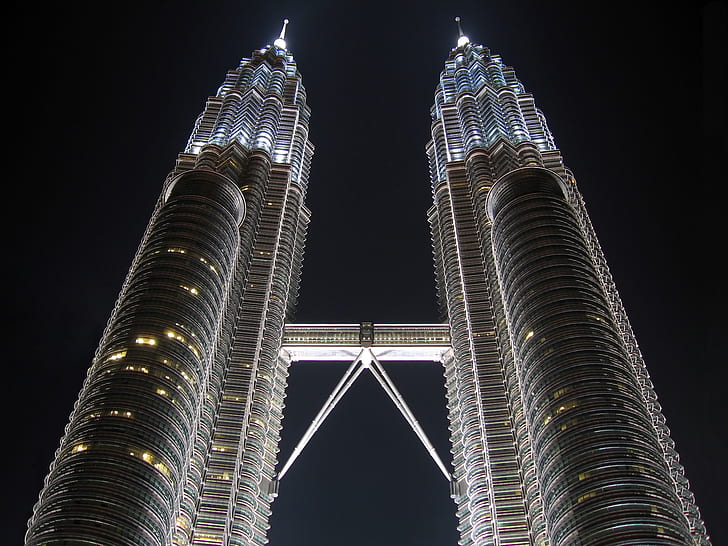 Heights of Petronas, petronas twin towers in malysia