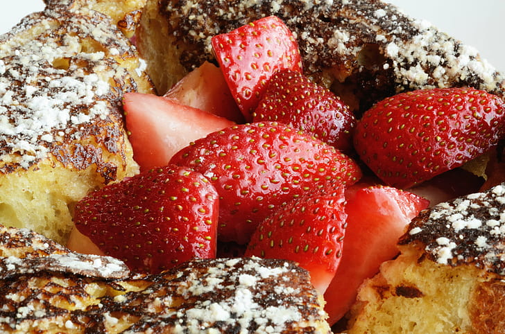 Strawberry cake, French Toast, AF, 60mm, f/2, 8G, berries, breakfast, HD wallpaper