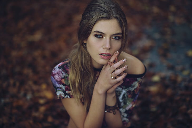 women outdoors, pink lipstick, fall, blue eyes, Anastasia Vervueren, HD wallpaper