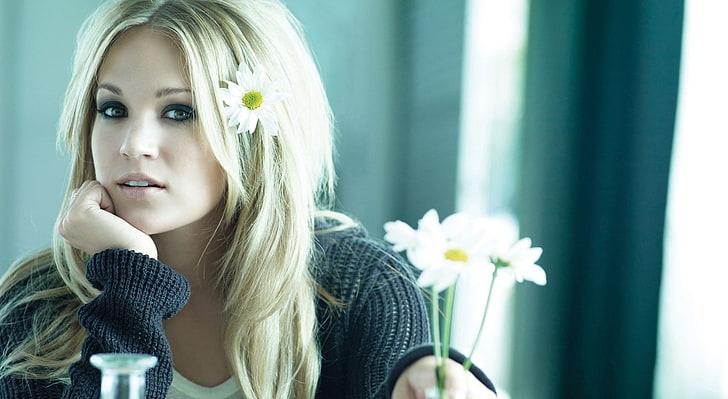 Carrie Underwood with Flowers, women's black sweater, Music, Others, HD wallpaper