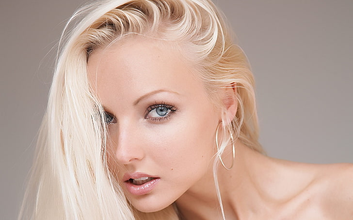 women's gold-colored hoop earring, model, Veronika Simon, beauty