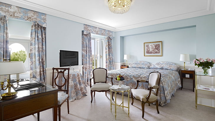 white and blue floral bedroom ser, Hotel Du Cap Eden Roc, France
