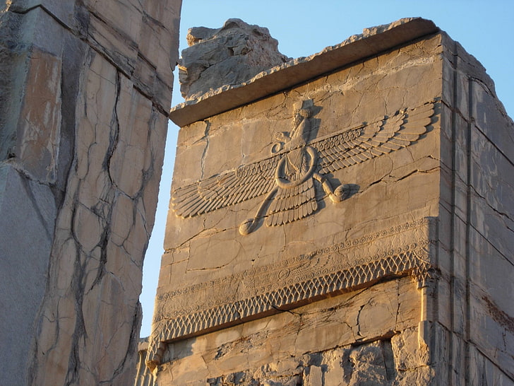 photo of brown pharaoh column, Iran, Shiraz, Persepolis, ruin