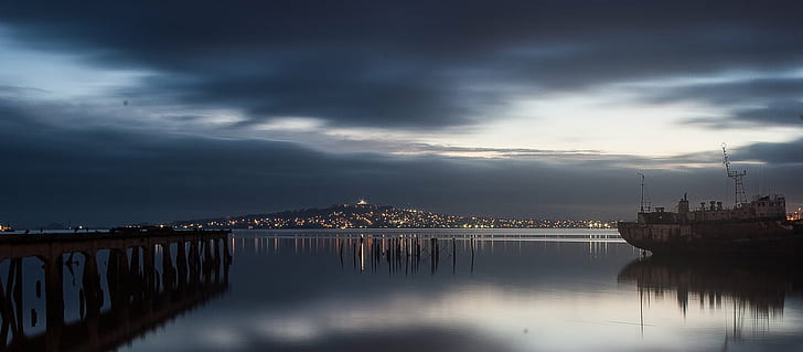 photography of body of water under gray sky, montevideo, montevideo