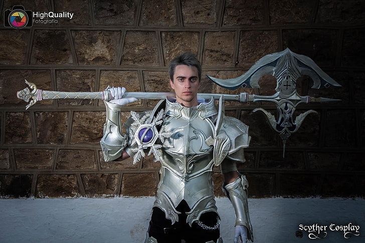men's gray knight suit, Aion Online, cosplay, axes, armor, gray hair, HD wallpaper