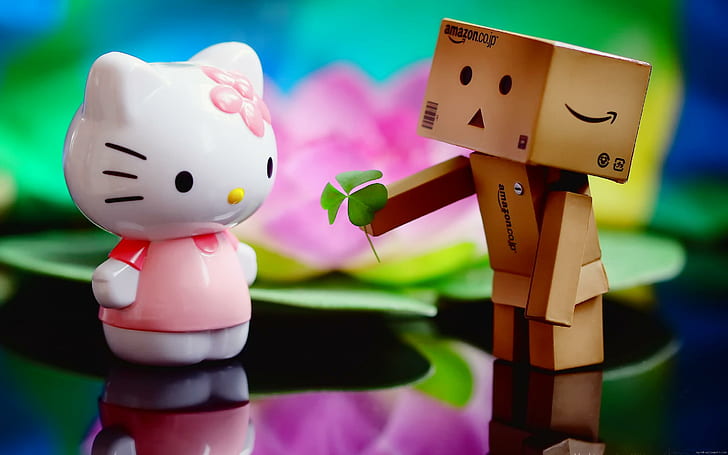 Hello kitty and a danbo, hello kitty and box man figurines, hellokitty, HD wallpaper