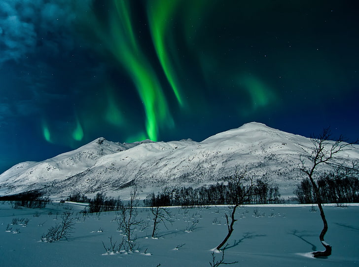 Aurora Borealis - Tromso, Norway HD Wallpaper, gray mountain